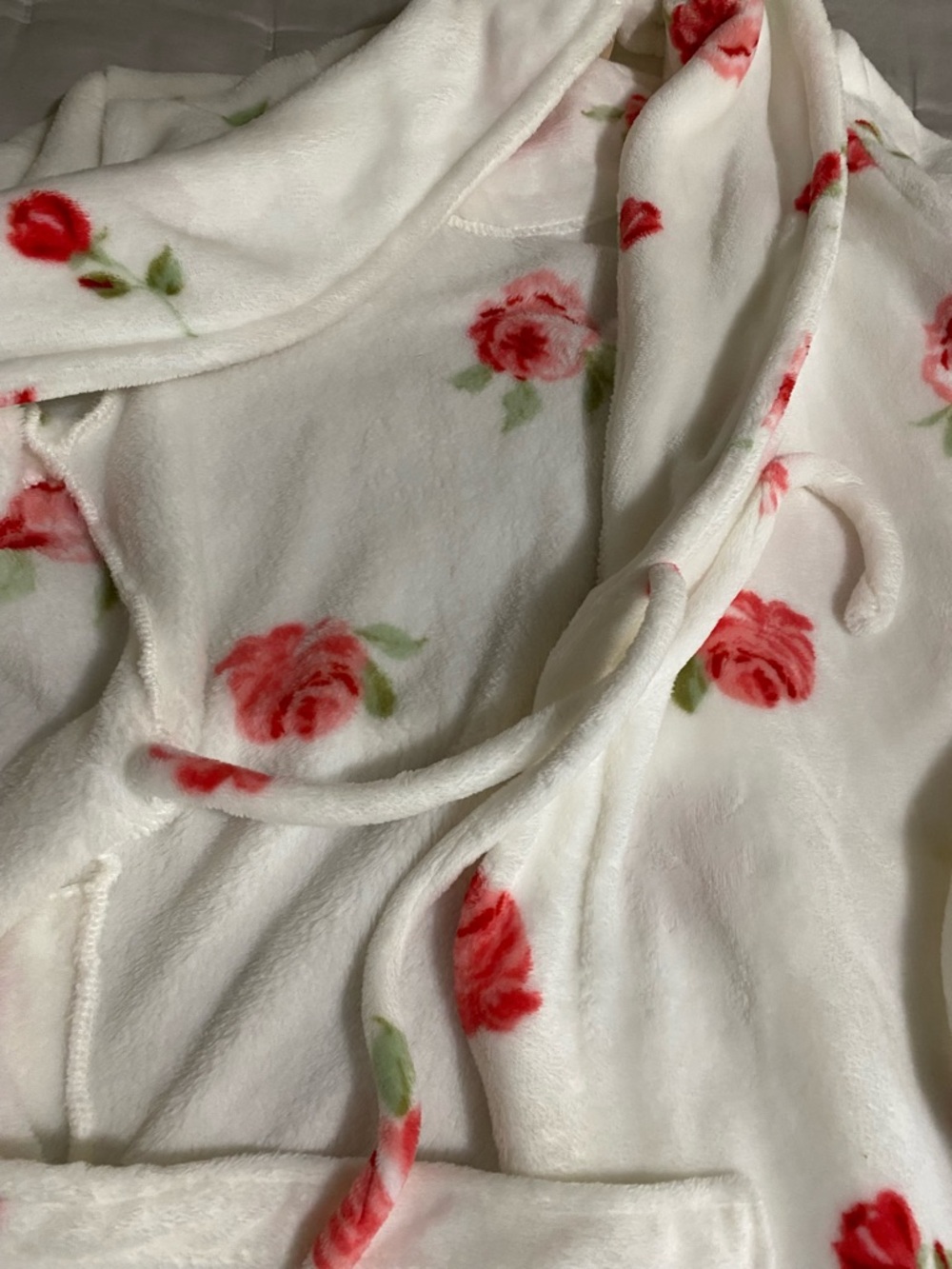 Floral Plush Shawl Collar Robe - White with Pink Roses - Picture 4 of 8